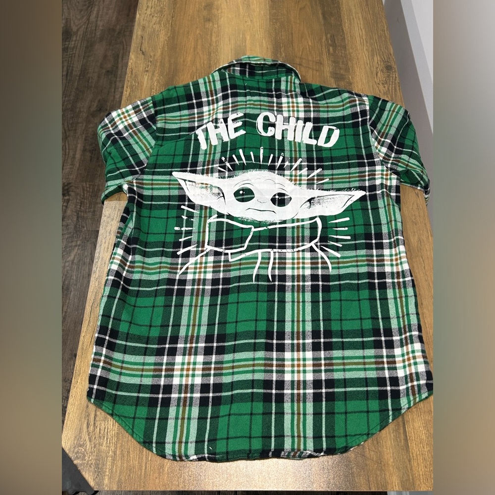 Disney Cakeworthy Star Wars Mandalorian THE CHILD Plaid Flannel Shirt Large L